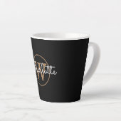 Tasse Latte Monogramme doré Élégant Script Féminin Noir (Angle droit)