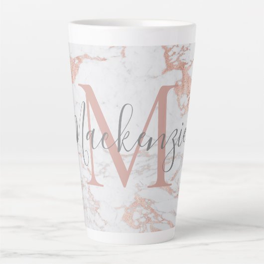 Tasse Latte Monogramme en marbre Rose or tendance chic (Devant)
