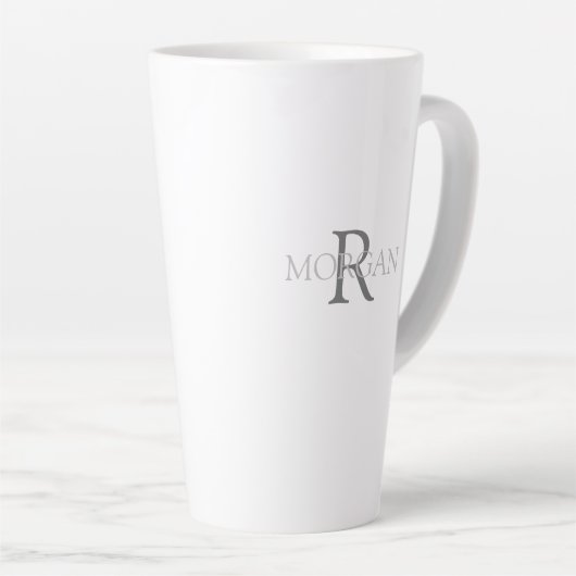 Tasse Latte Monogramme et nom en Gris Texte Simple Design tend (Angle droit)