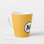 Tasse Latte Monogramme jaune moutarde moderne (Angle gauche)