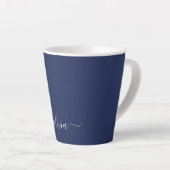 Tasse Latte Monogramme moderne bleu marine et blanc (Angle droit)
