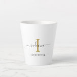 Tasse Latte Monogramme Nom de script Stylish Gold Gris Minimal<br><div class="desc">Un design moderne et élégant monogramme vous pouvez facilement customiser en ajoutant votre nom dans la typographie de script lettré à la main et l'initiale en couleur d'effet or sur un arrière - plan blanc. Changez complètement les couleurs de texte et l'arrière - plan en utilisant notre lien "Customiser" sous...</div>