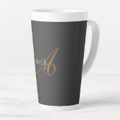 Tasse Latte Monogramme plat tendance Nom initial (Angle droit)