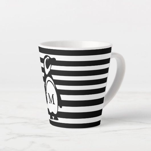 Tasse Latte Monogramme rayé noir et blanc pingouin (Angle droit)