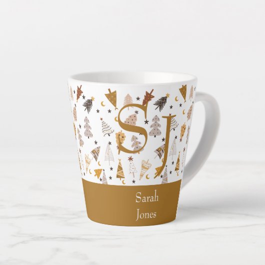 Tasse Latte Monogramme simple boho arbres Noël (Angle droit)