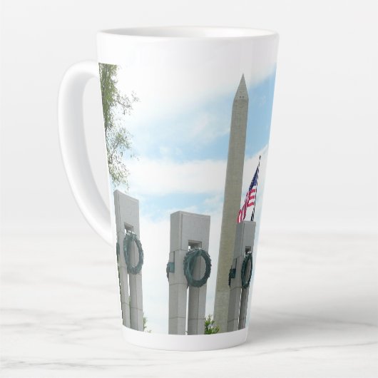 Tasse Latte Monument Washington et mémorial de la Seconde Guer (Angle gauche)