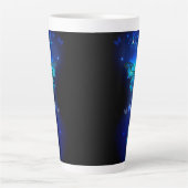 Tasse Latte Morpho Butterfly in the Dark Background (Devant)