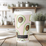 Tasse Latte Motif Avocado Rose Et Vert Moderne Avec Nom<br><div class="desc">Motif Avocado Rose Et Vert Moderne Avec Nom</div>
