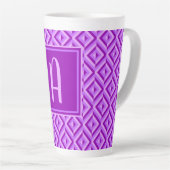 Tasse Latte Motif diamant à trois tons violet monogramme (Angle droit)