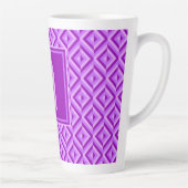 Tasse Latte Motif diamant à trois tons violet monogramme (Droite)