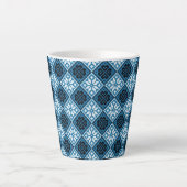 Tasse Latte Motif estonien bleu noir et blanc Mitten (Devant)