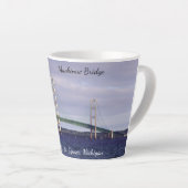 Tasse Latte Musique en latte du pont Mackinac (Angle droit)