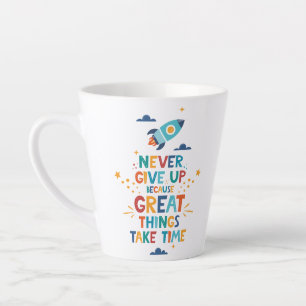 Tasse Latte N'abandonne jamais parce que les grandes choses pr