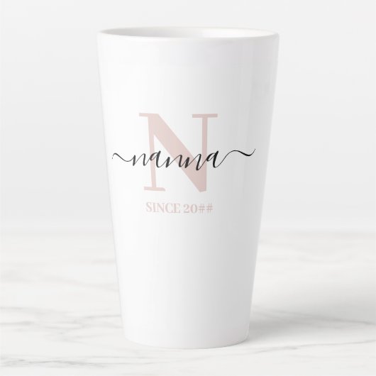Tasse Latte Nanna écriture élégante Monogramme Rose Pâle (Devant)