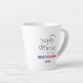 Tasse Latte Nasty Woman pour Biden-Harris 2020 (Angle droit)