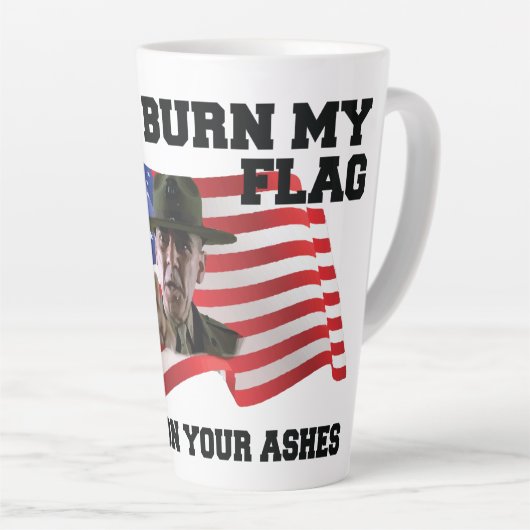 Tasse Latte Ne brûle pas mon drapeau (Angle droit)