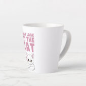 Tasse Latte Ne regardez pas le chat - Drôle chat blanc (Angle droit)