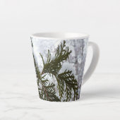 Tasse Latte Neige sur les branches À feuillage persistant (Angle droit)