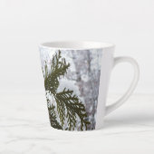 Tasse Latte Neige sur les branches À feuillage persistant (Droite)
