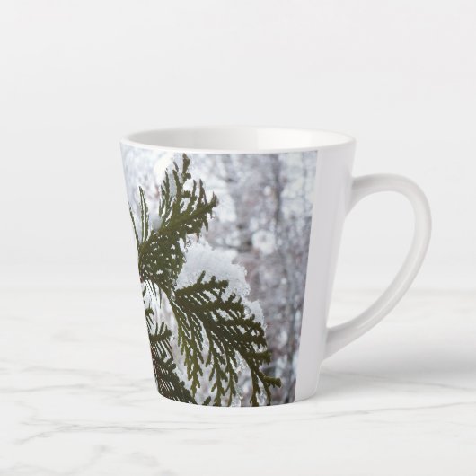 Tasse Latte Neige sur les branches À feuillage persistant (Droite)