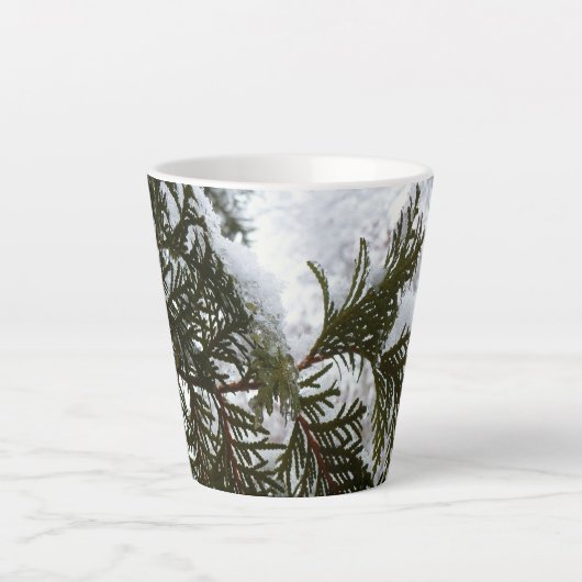 Tasse Latte Neige sur les branches À feuillage persistant (Devant)