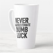 Tasse Latte "Never Underestimate Dumb Luck" Saying (Angle gauche)