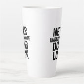 Tasse Latte "Never Underestimate Dumb Luck" Saying (Devant)
