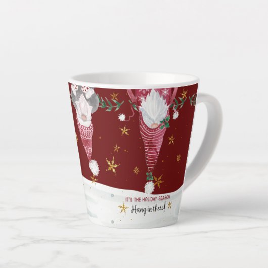 Tasse Latte Noël Gnome Star Neige pendre dans Là Typographie (Angle droit)