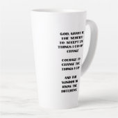 Tasse Latte Nom, année et anniversaire de prière de sérénité (Angle droit)