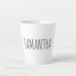 Tasse Latte Nom de la typographie moderne<br><div class="desc">Une tasse moderne branchée branchée de nom de police. ajoutez votre propre nom ou vos initiales. Si vous préférez choisir parmi de nombreuses autres polices.</div>