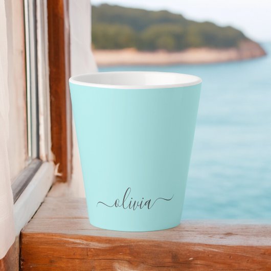 Tasse Latte Nom de monogramme féminin écriture moderne sarcell