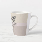 Tasse Latte Nom de papillon personnalisé Monogramme (Droite)