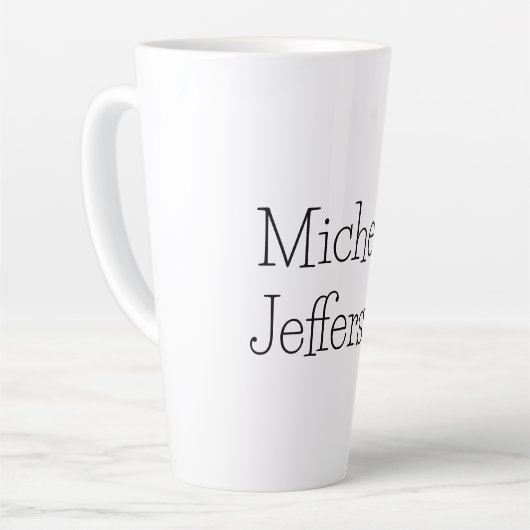 Tasse Latte Nom de script noir et blanc tendance Chic (Angle gauche)