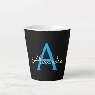 Tasse Latte Nom du monogramme de la fillette de script noir bl