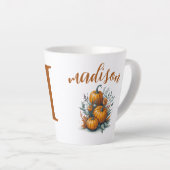 Tasse Latte Nom du monogramme du Citrouille customisé (Angle droit)
