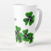 Tasse Latte Nom du trèfle à quatre feuilles irlandais (Angle droit)