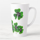 Tasse Latte Nom du trèfle à quatre feuilles irlandais (Droite)