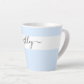 Tasse Latte Nom élégant en typographie de script Bleu poudrier (Angle droit)