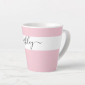 Tasse Latte Nom Élégant en Typographie Script Rose (Angle droit)