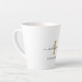 Tasse Latte Nom en écriture cursive Monogramme Élégant Gris Or (Angle gauche)