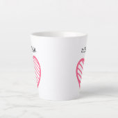 Tasse Latte NOM et mignon coeur rayé rose chaud (Devant)