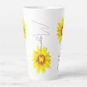 Tasse Latte Nom et monogramme personnalisés avec fleur de sole (Devant)