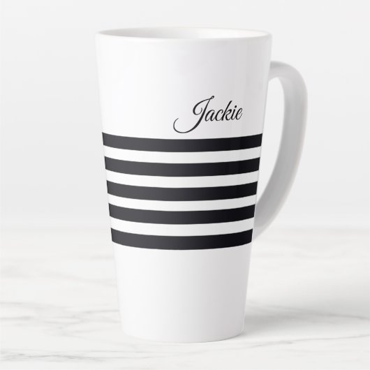 Tasse Latte Nom personnalisé Classic Blancs et Noirs (Angle droit)