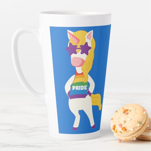 Tasse Latte Nom personnalisé et texte Gay licorne (En situation)
