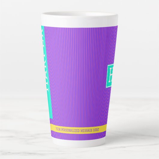 Tasse Latte Nom personnalisé tendance violet (Devant)