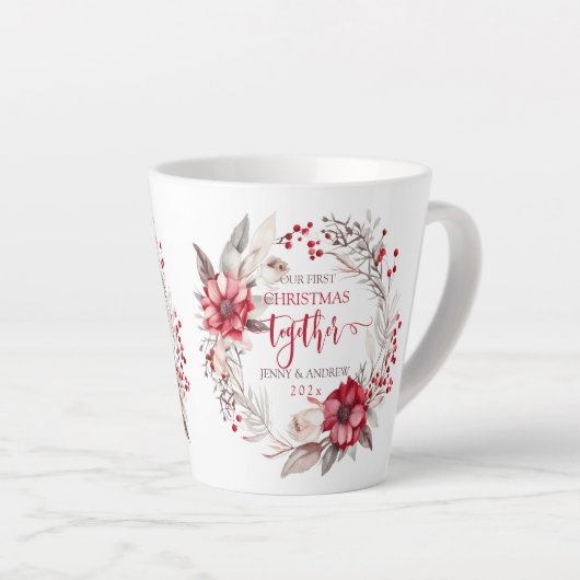 Tasse Latte Notre première couronne de Noël (Angle droit)
