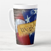 Tasse Latte Nous Le Peuple Drapeau Américain (Angle gauche)