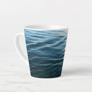 Tasse Latte Nuances d'eau bleue Photographie de la nature Abst