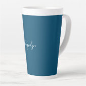 Tasse Latte Ocean Blue Plain Élégant Moderne Calligraphie Nom (Angle droit)