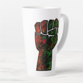 Tasse Latte orgueil noir poing vert rouge pan drapeau africain (Angle droit)